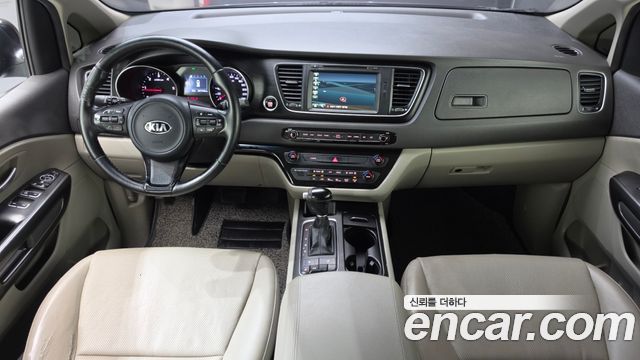 Kia Canival 2015 — photo 7