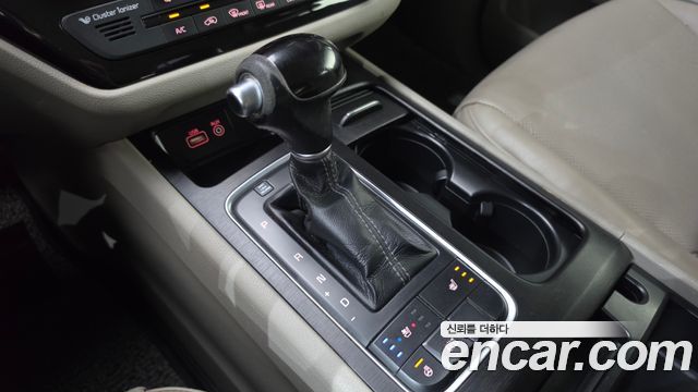 Kia Canival 2015 — photo 9