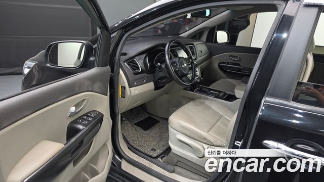 Kia Canival 2015 — photo 10