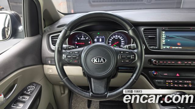 Kia Canival 2015 — photo 13