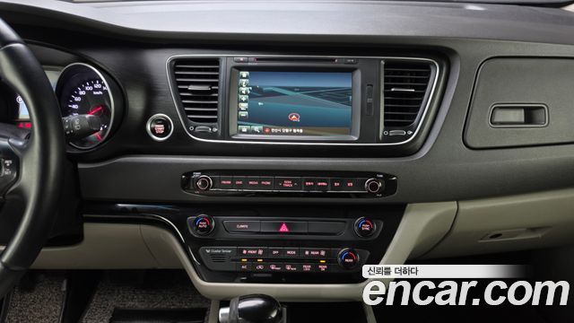Kia Canival 2015 — photo 19