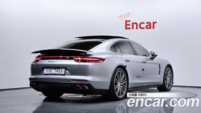 Porsche Panamera 2018 — photo 2