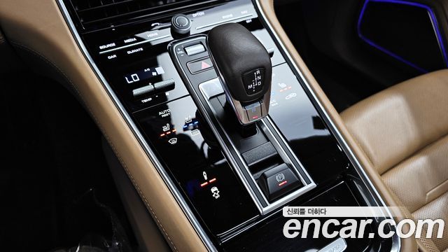 Porsche Panamera 2018 — photo 12
