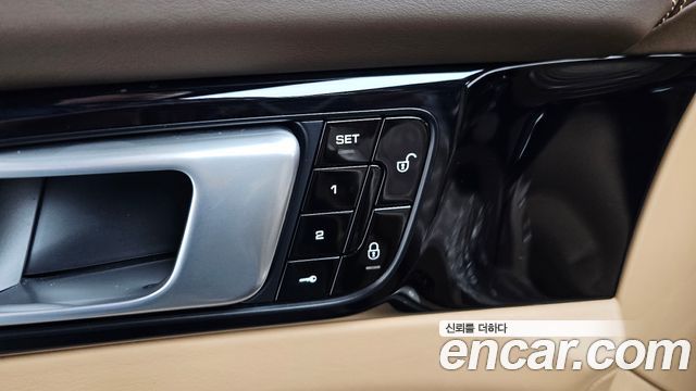 Porsche Panamera 2018 — photo 19