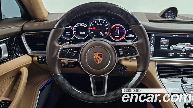 Porsche Panamera 2018 — photo 21
