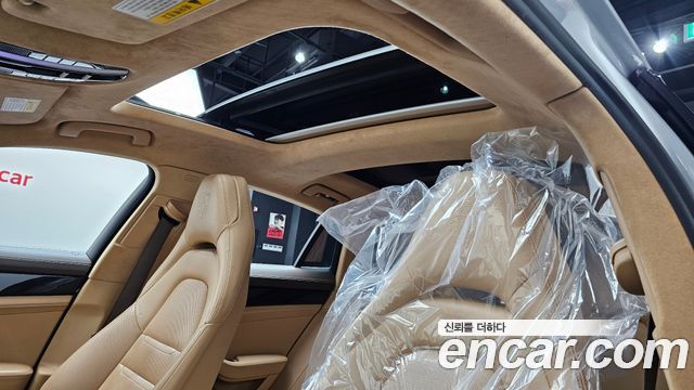 Porsche Panamera 2018 — photo 24