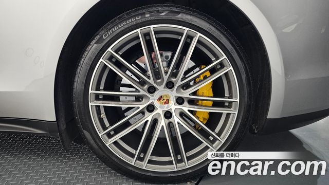 Porsche Panamera 2018 — photo 7