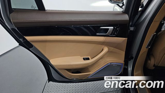 Porsche Panamera 2018 — photo 15
