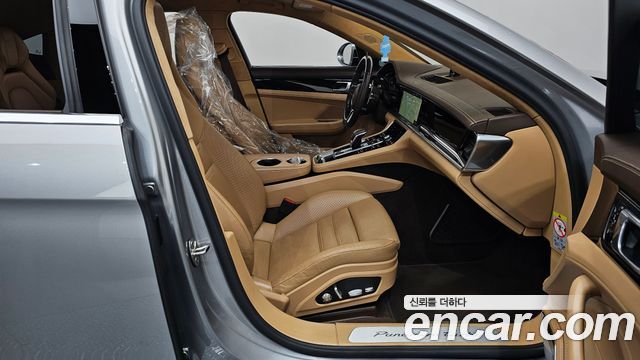 Porsche Panamera 2018 — photo 16