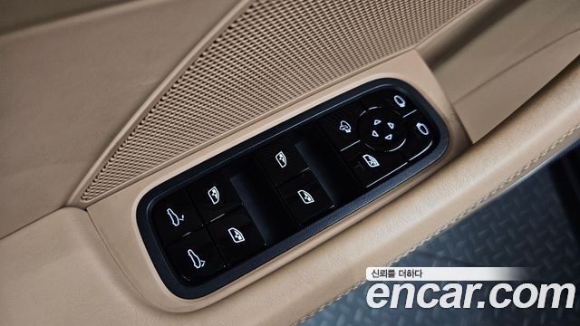 Porsche Panamera 2018 — photo 34