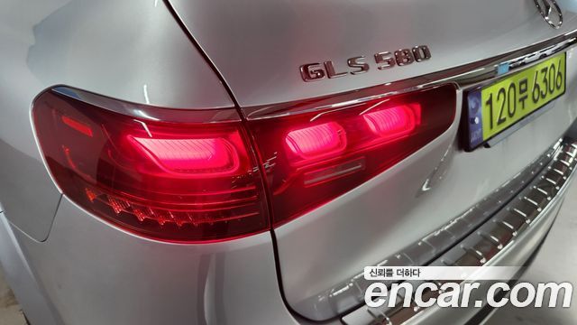 Mercedes-Benz GLS-Class 2024 — photo 17