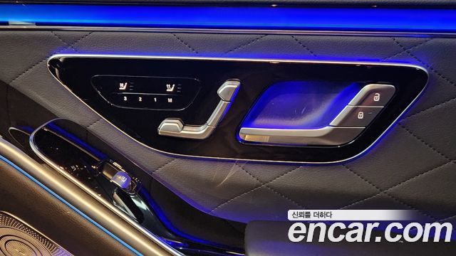 Mercedes-Benz S-Class 2024 — photo 17