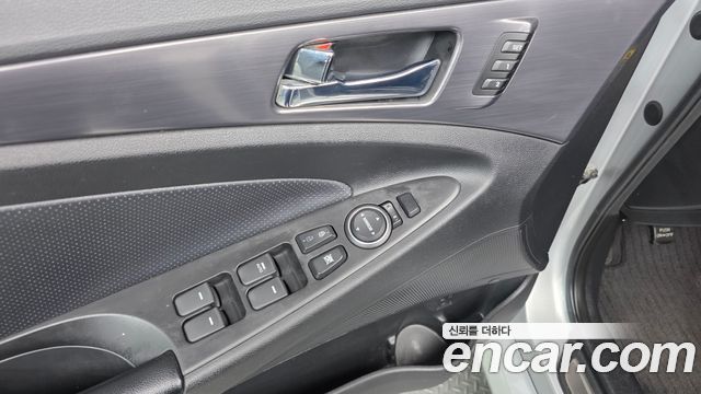 Hyundai Sonata 2012 — photo 16