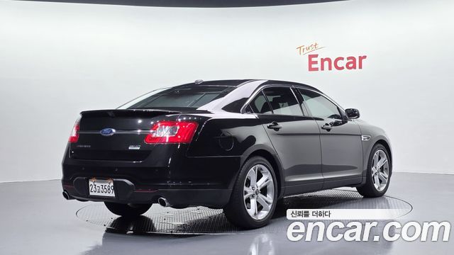 Ford Taurus 2012 — photo 2