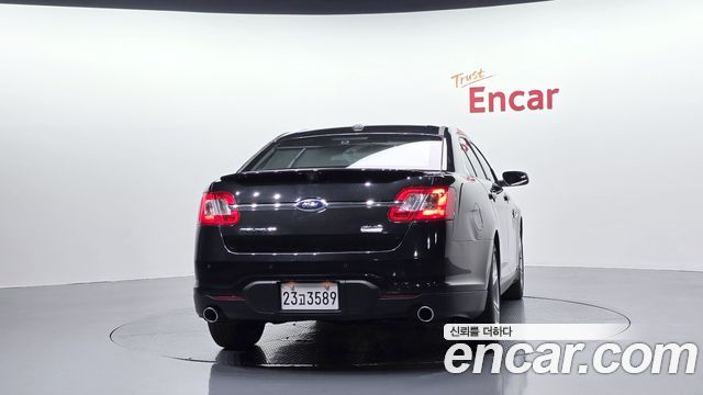 Ford Taurus 2012 — photo 4