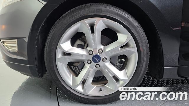 Ford Taurus 2012 — photo 5