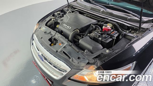 Ford Taurus 2012 — photo 6