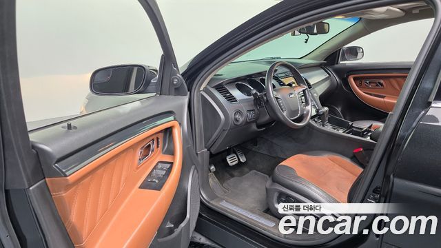 Ford Taurus 2012 — photo 10