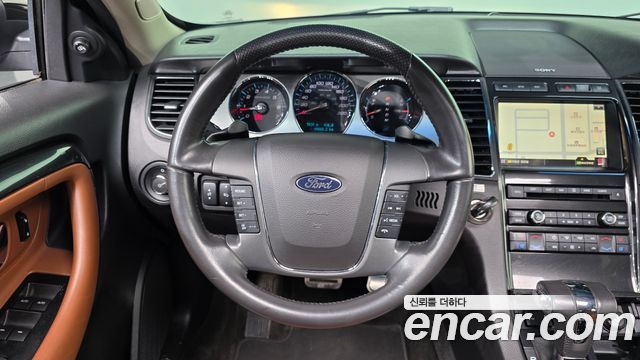 Ford Taurus 2012 — photo 13
