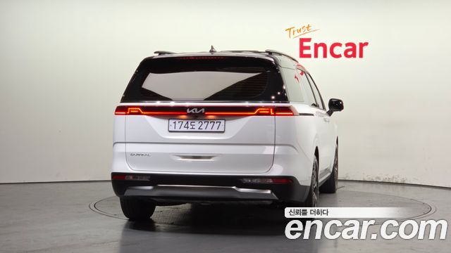 Kia Canival 2023 — photo 4
