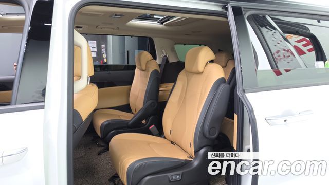 Kia Canival 2023 — photo 11