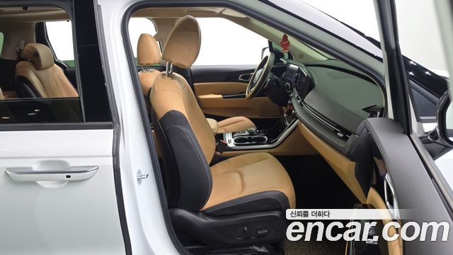 Kia Canival 2023 — photo 12