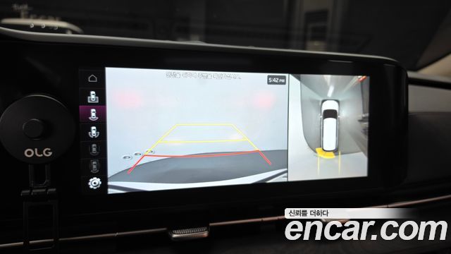Kia Canival 2023 — photo 16