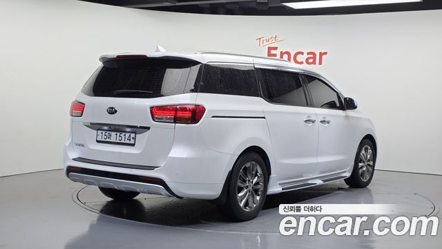 Kia Canival 2017 — photo 2