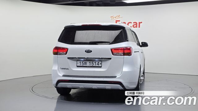 Kia Canival 2017 — photo 4