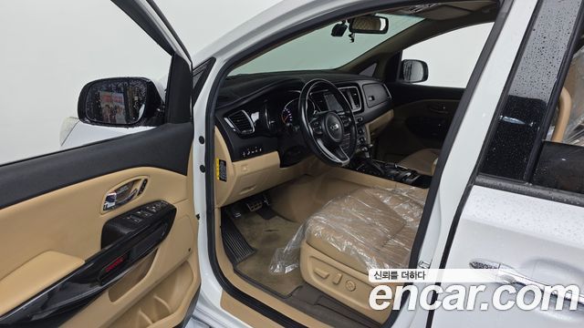 Kia Canival 2017 — photo 10