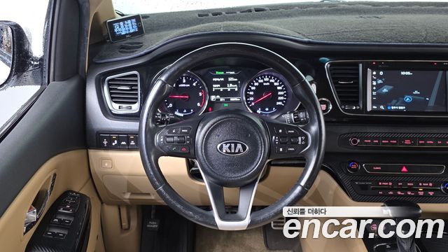 Kia Canival 2017 — photo 12