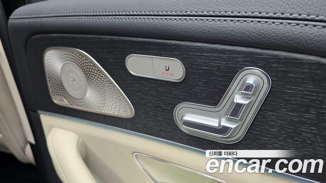 Mercedes-Benz GLE-Class 2023 — photo 28