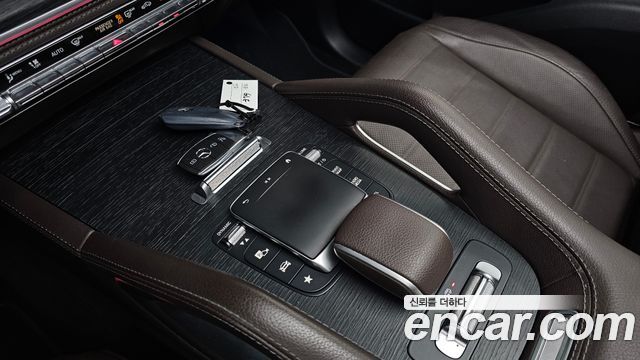 Mercedes-Benz GLE-Class 2023 — photo 23