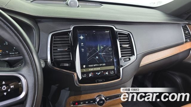 Volvo XC90 2018 — photo 18