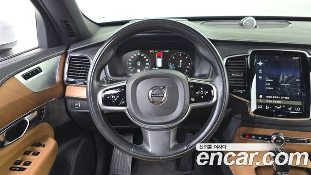 Volvo XC90 2018 — photo 19