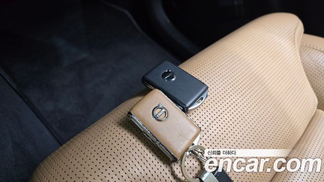 Volvo XC90 2018 — photo 21