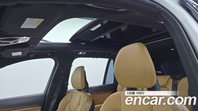 Volvo XC90 2018 — photo 22