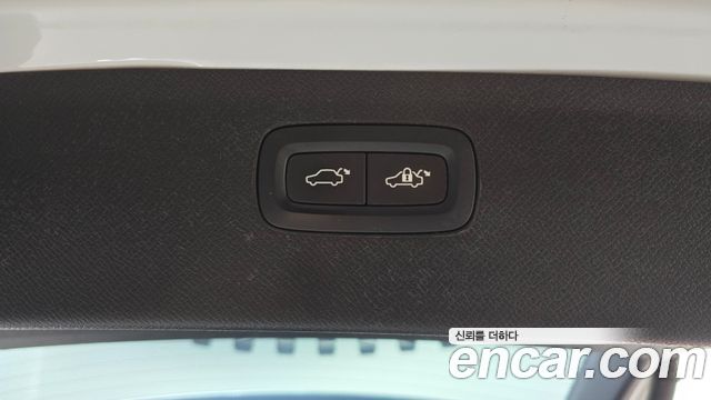 Volvo XC90 2018 — photo 23