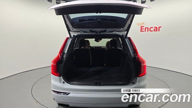 Volvo XC90 2018 — photo 24