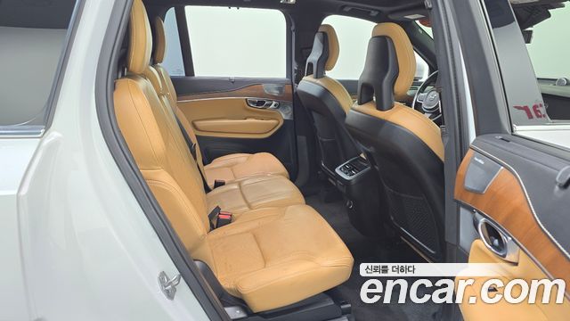 Volvo XC90 2018 — photo 25