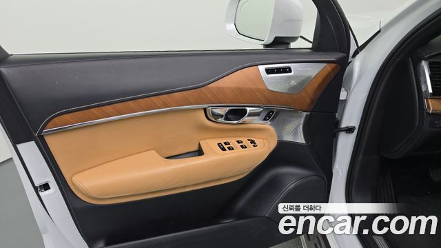 Volvo XC90 2018 — photo 14