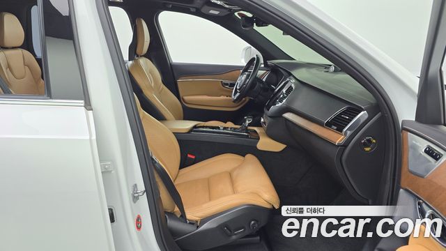 Volvo XC90 2018 — photo 16