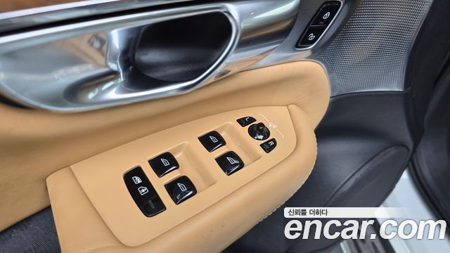 Volvo XC90 2018 — photo 28