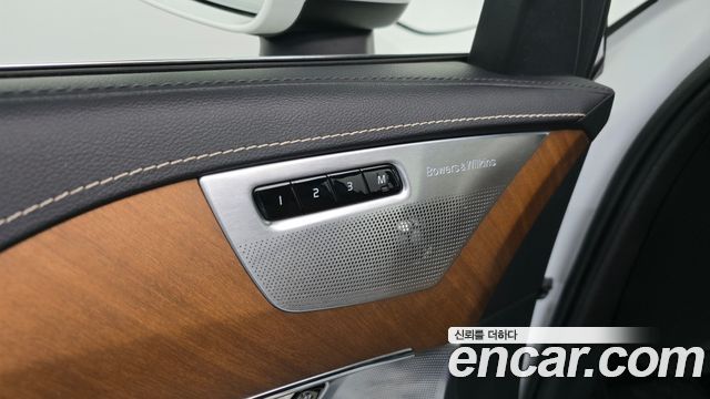 Volvo XC90 2018 — photo 29