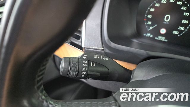 Volvo XC90 2018 — photo 30