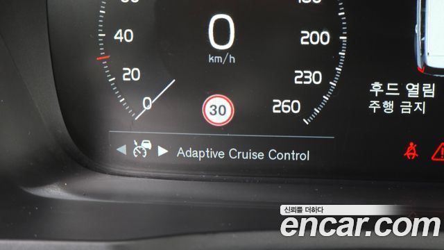 Volvo XC90 2018 — photo 31