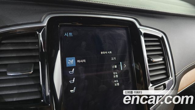 Volvo XC90 2018 — photo 37