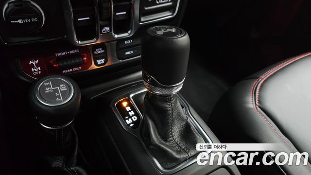 Jeep Wrangler 2025 — photo 12