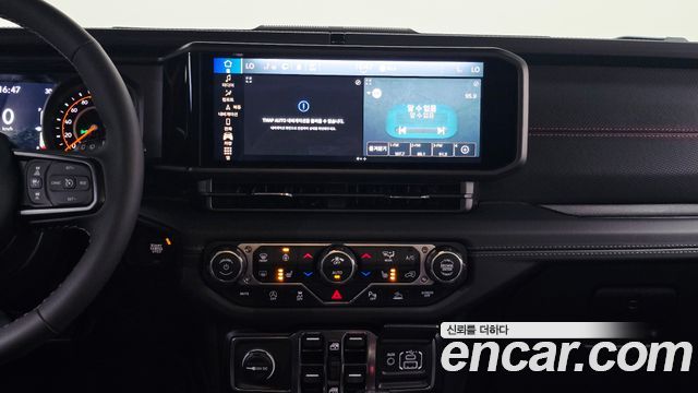 Jeep Wrangler 2025 — photo 18