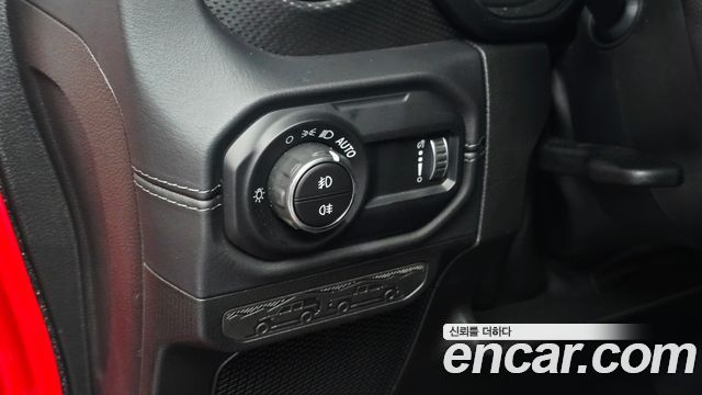 Jeep Wrangler 2025 — photo 28